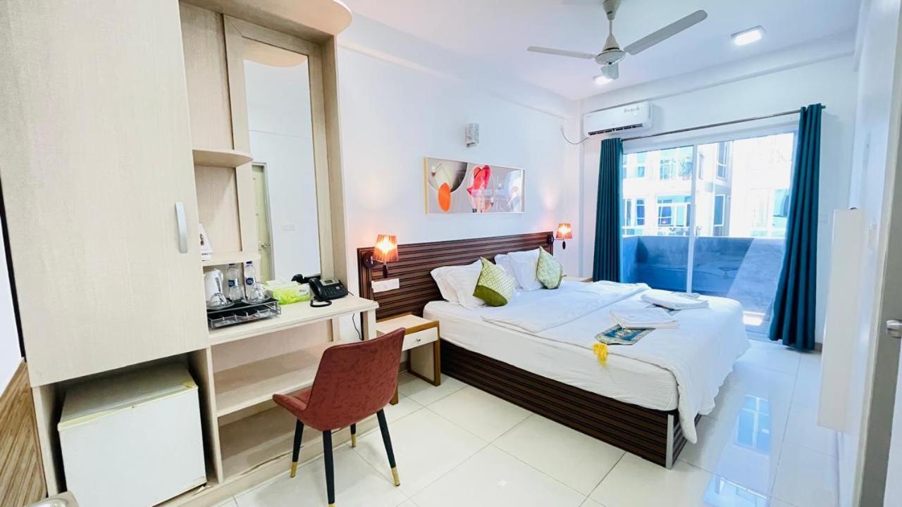 Hs Miracle Grand Hotel ฮุลฮูมาเล ภายนอก รูปภาพ