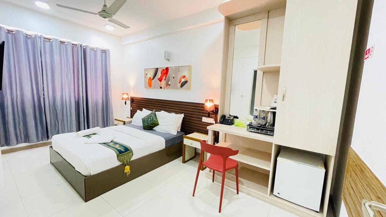 Hs Miracle Grand Hotel ฮุลฮูมาเล ภายนอก รูปภาพ