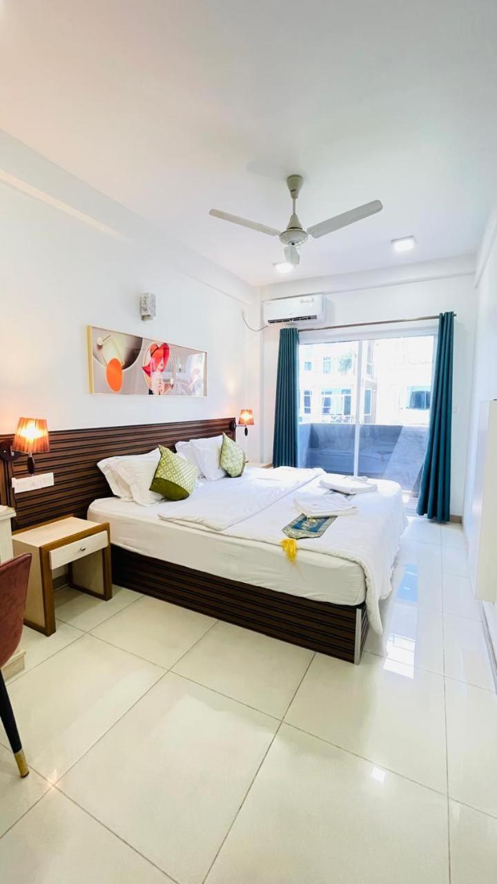 Hs Miracle Grand Hotel ฮุลฮูมาเล ภายนอก รูปภาพ