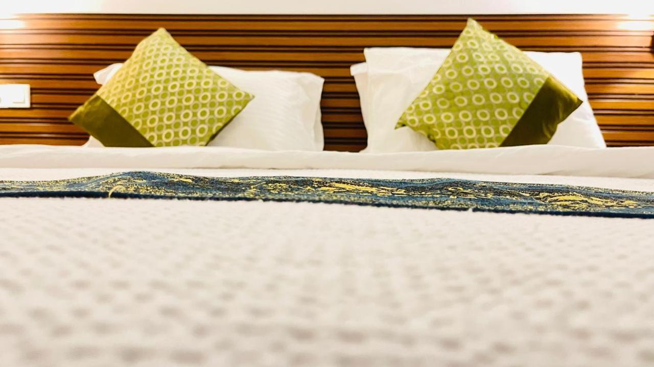 Hs Miracle Grand Hotel ฮุลฮูมาเล ภายนอก รูปภาพ