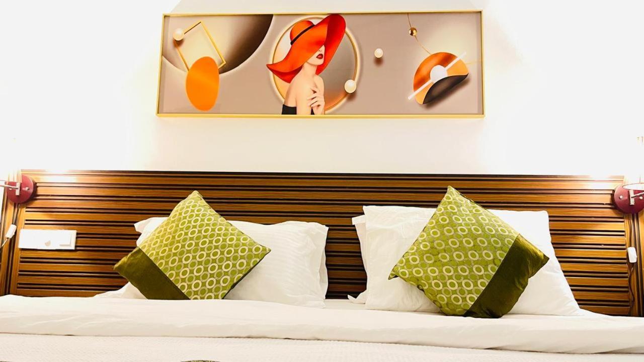 Hs Miracle Grand Hotel ฮุลฮูมาเล ภายนอก รูปภาพ
